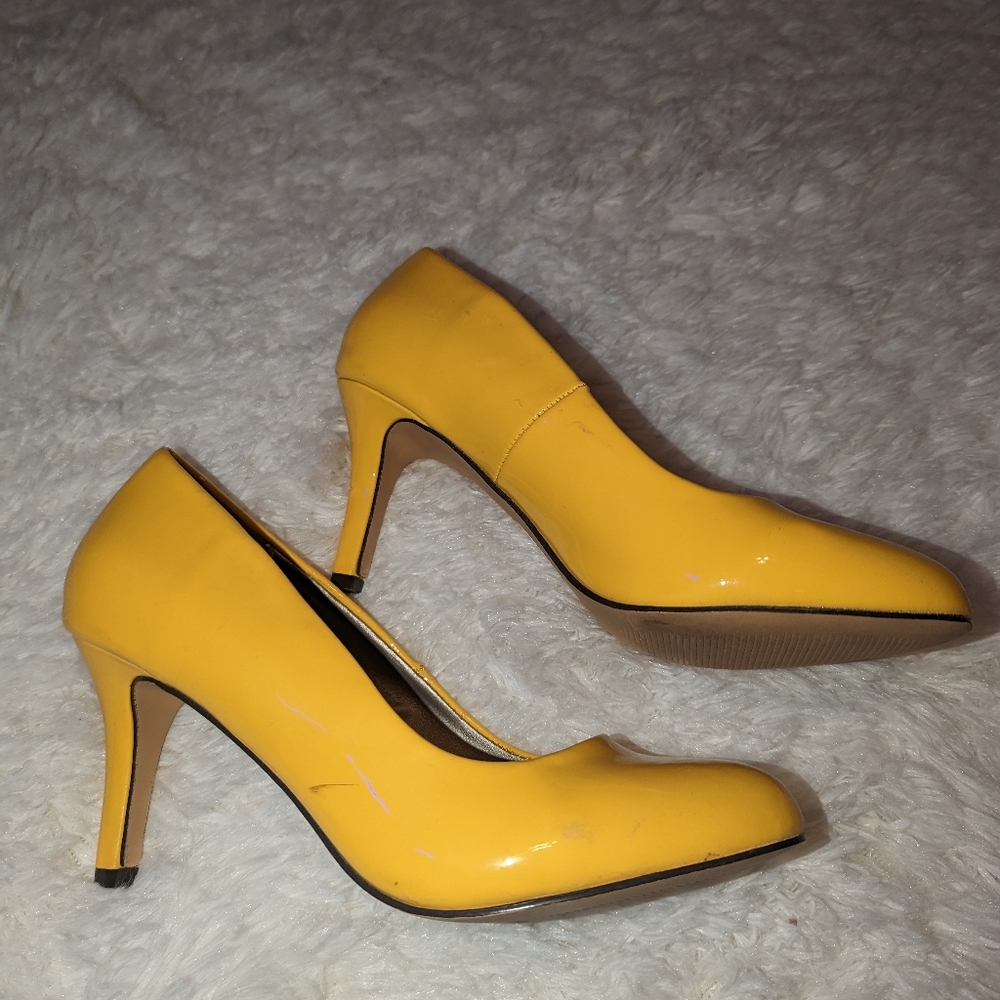 Michael Antonio yellow heels - Picture 12 of 15